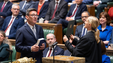 Andy Burnham tomò posesión como miembro del Parlamento británico este 22 de junio