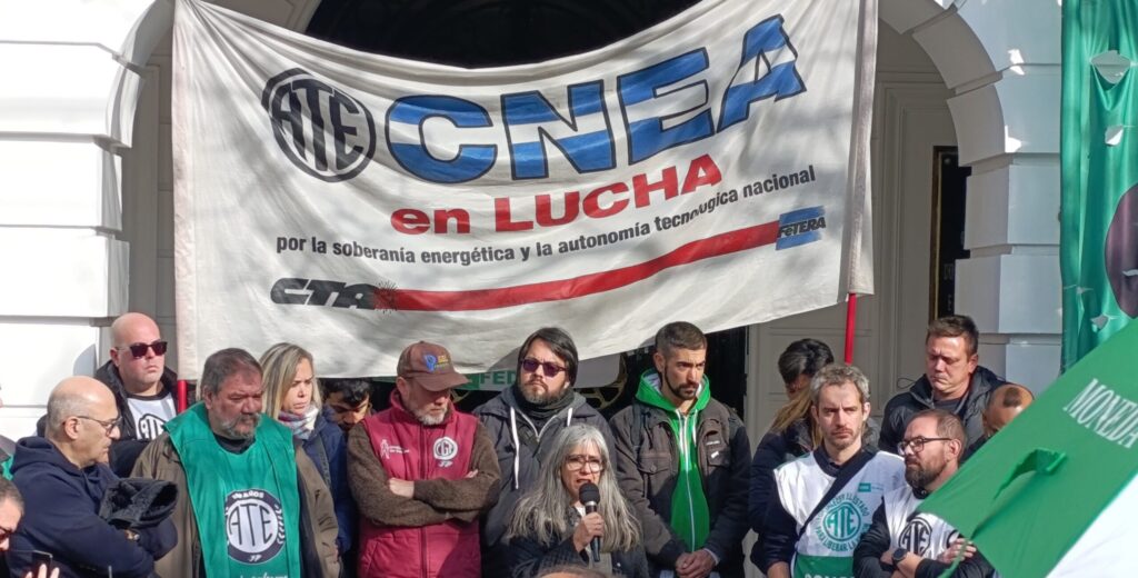 Manifestación en defensa de la CNEA