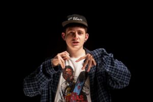 1_4983310129593058382